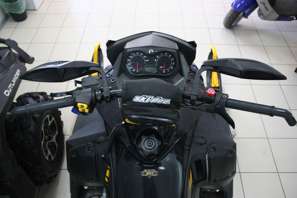 Ski-Doo MXZ 800R